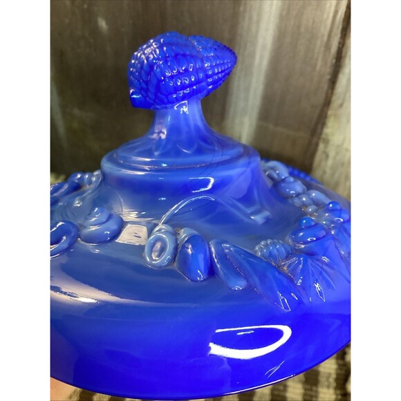 Westmoreland Glass Argonaut Shell Nautilus Covered Candy Dish Blue Slag White - Picture 8 of 16